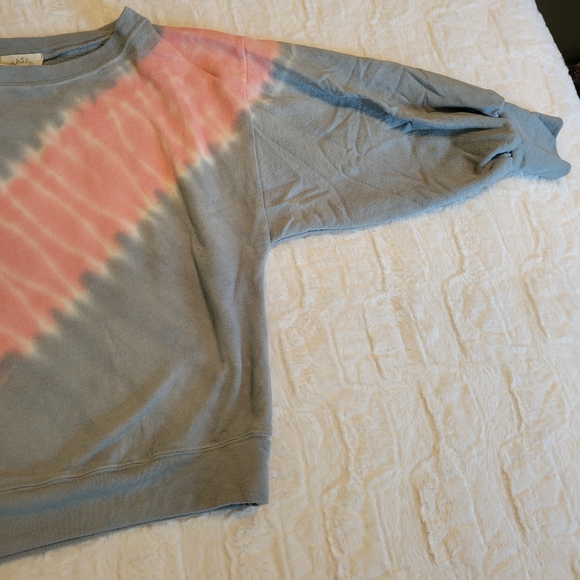 Tye dye off the shoulder sweatshirt - Picture 3 of 10